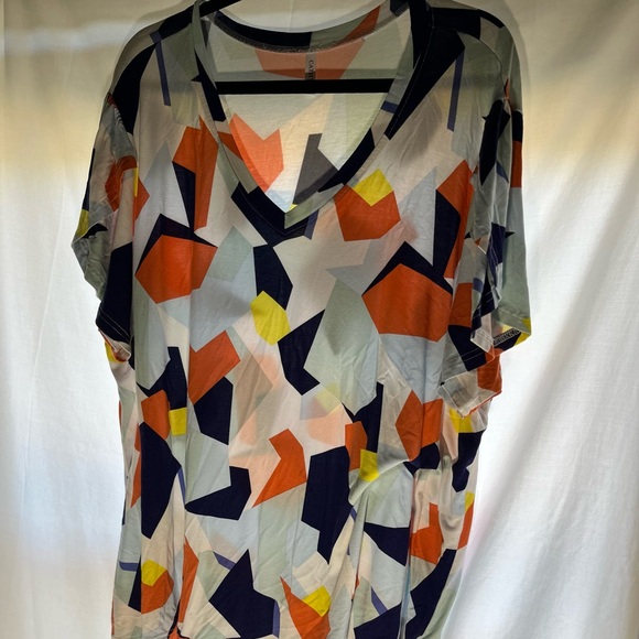 Cathy Orange, Yellow, Navy, Blues, and White V-Neck T-shirt Size 4XL Women's - Picture 1 of 9